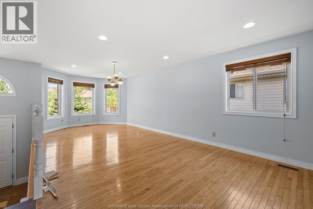 707 Sarah Court, Windsor, Ontario  N9G 2Y7 - Photo 5 - 26002169