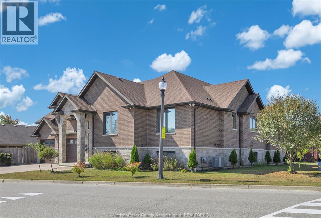 498 Sacred Heart Drive, Lasalle, Ontario  N9J 0A6 - Photo 3 - 26002350