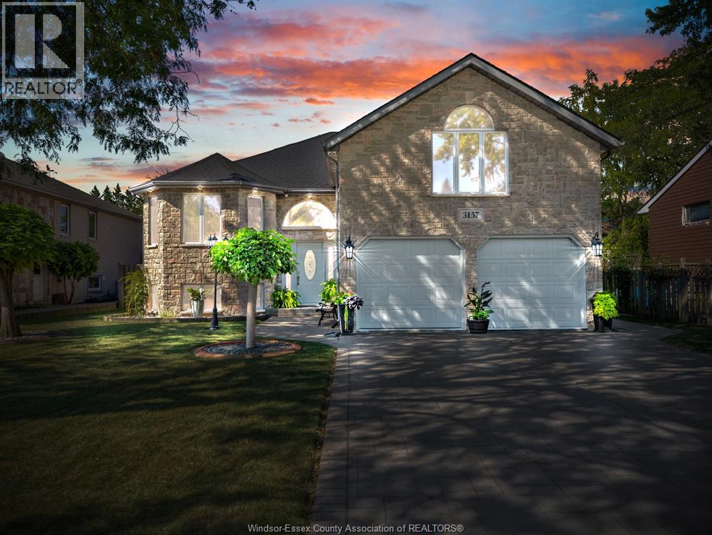 3157 Robinet, Windsor, Ontario  N8R 1P7 - Photo 1 - 26002541