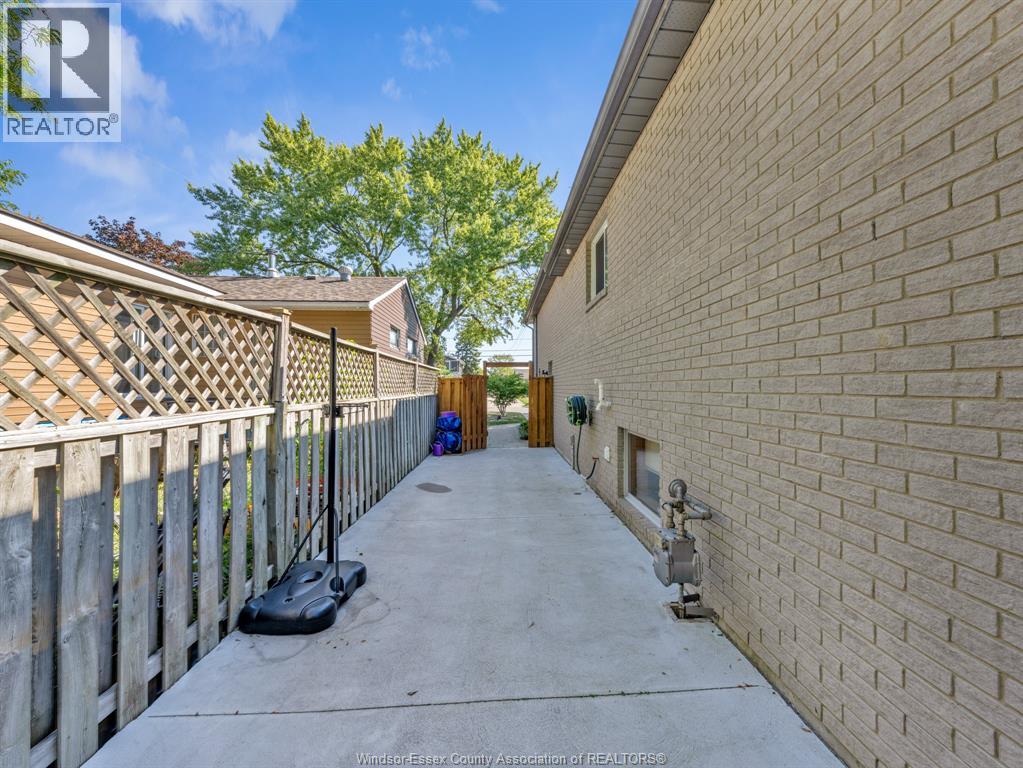 3157 Robinet, Windsor, Ontario  N8R 1P7 - Photo 6 - 26002541