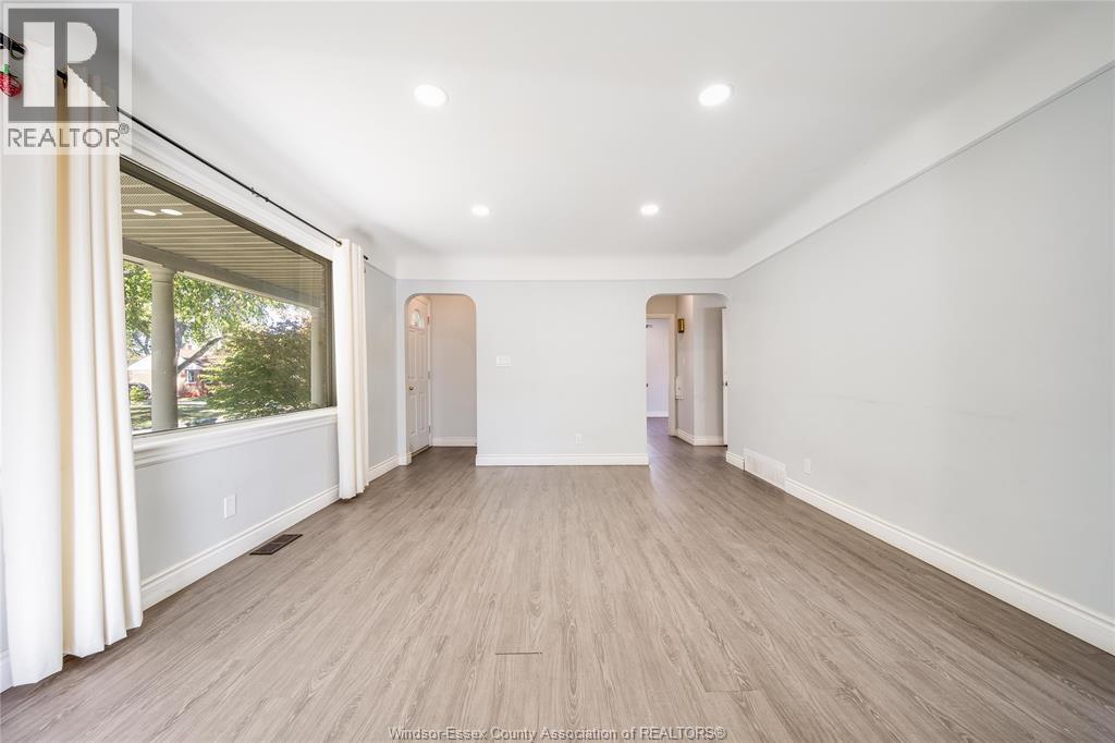 3162 Curry Avenue, Windsor, Ontario  N9E 2T3 - Photo 4 - 26002495