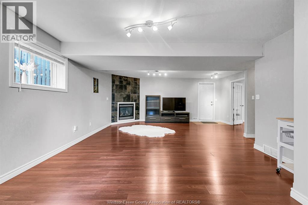 4274 Canberra, Windsor, Ontario  N9G 3E7 - Photo 13 - 26002822