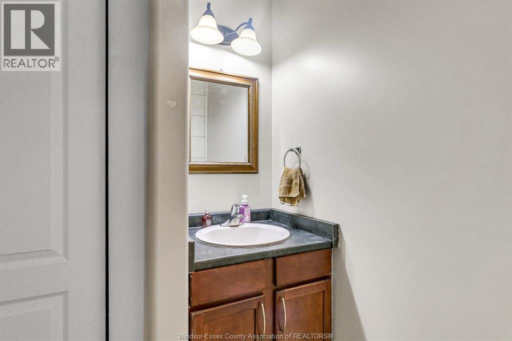 4274 Canberra, Windsor, Ontario  N9G 3E7 - Photo 16 - 26002822