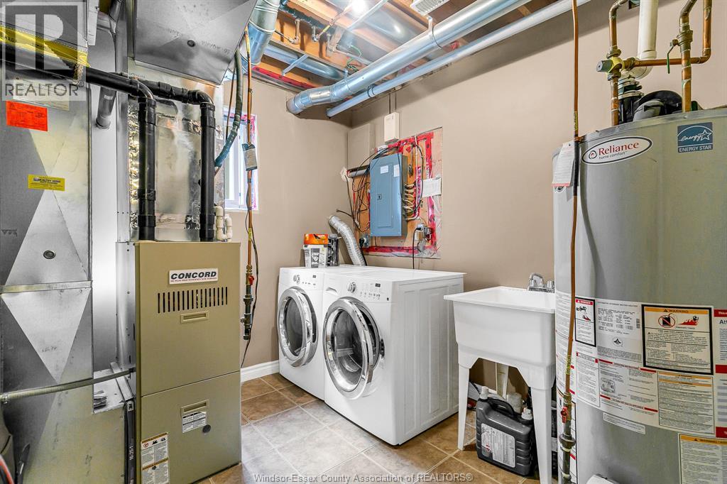 4274 Canberra, Windsor, Ontario  N9G 3E7 - Photo 17 - 26002822