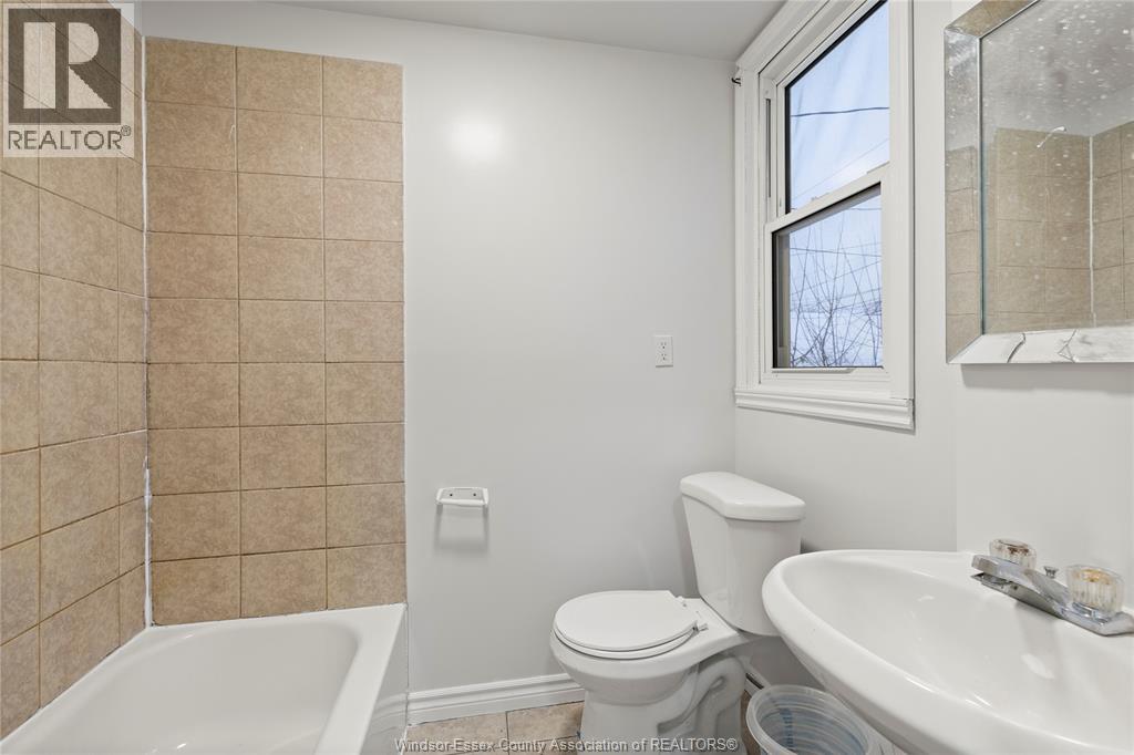 722 Dougall Unit# Main, Windsor, Ontario  N9A 4P8 - Photo 13 - 26003052