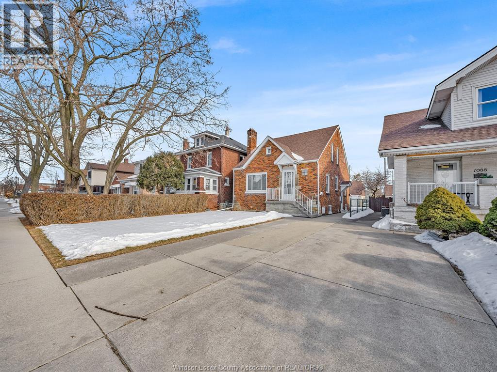 1082 Parent, Windsor, Ontario  N9A 2E5 - Photo 2 - 26003139