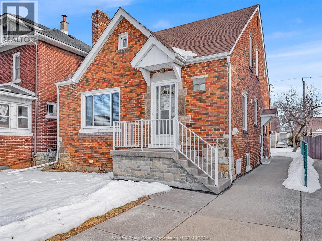 1082 Parent, Windsor, Ontario  N9A 2E5 - Photo 3 - 26003139