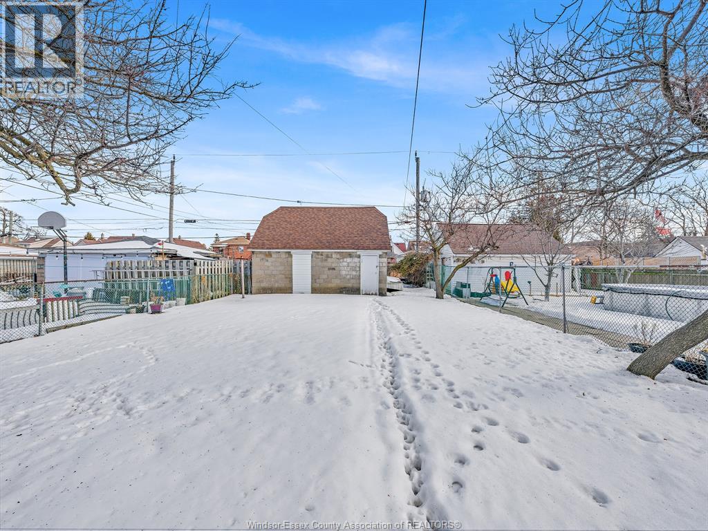 1082 Parent, Windsor, Ontario  N9A 2E5 - Photo 5 - 26003139