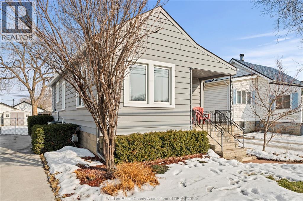 376 Lauzon, Windsor, Ontario  N8S 3L9 - Photo 2 - 26003351