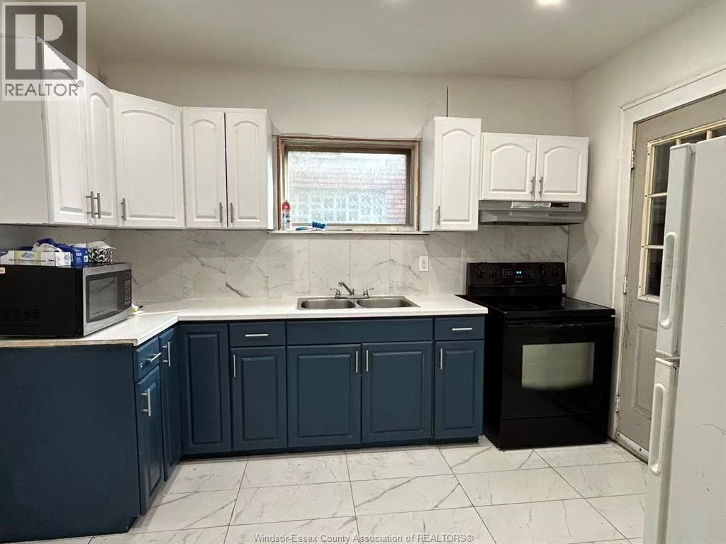 415 Rankin, Windsor, Ontario  N9B 2R6 - Photo 1 - 26003418