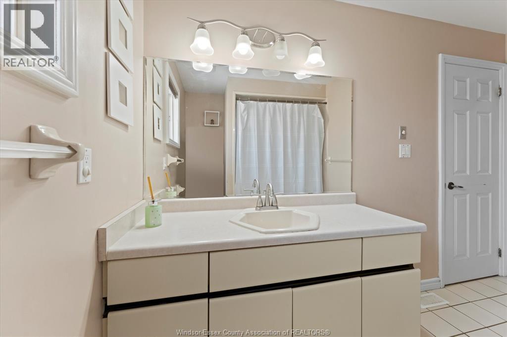 2972 Jennifer, Windsor, Ontario  N8W 5J2 - Photo 17 - 26003438