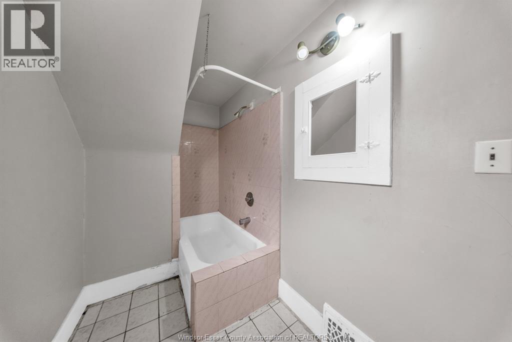 1137 Bruce Avenue, Windsor, Ontario  N9A 4Y3 - Photo 24 - 26003431