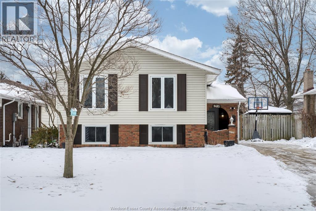 9485 Ridge, Windsor, Ontario  N8R 1G5 - Photo 1 - 26003449