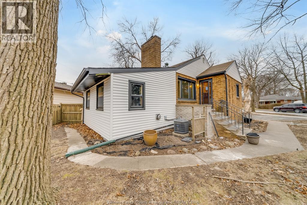 1114 Edward Unit# Upper, Windsor, Ontario  N8S 3A1 - Photo 2 - 26003479