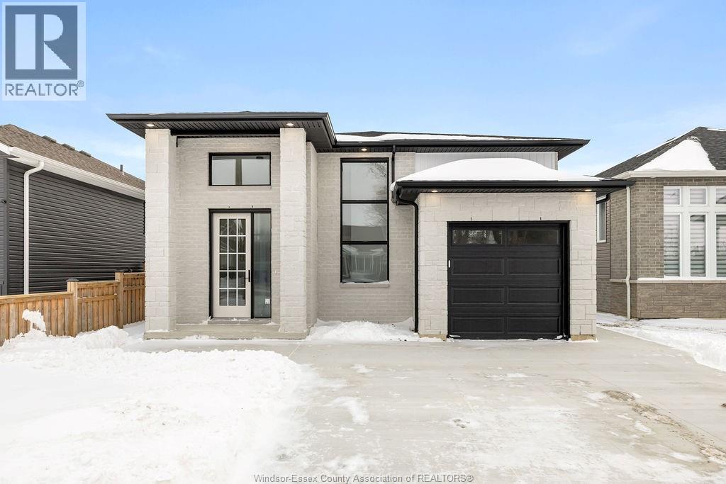 1063 MAPLE AVENUE, Kingsville, Ontario