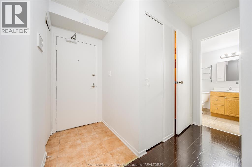 6502 Thornberry, Windsor, Ontario  N8T 2X2 - Photo 3 - 26003594