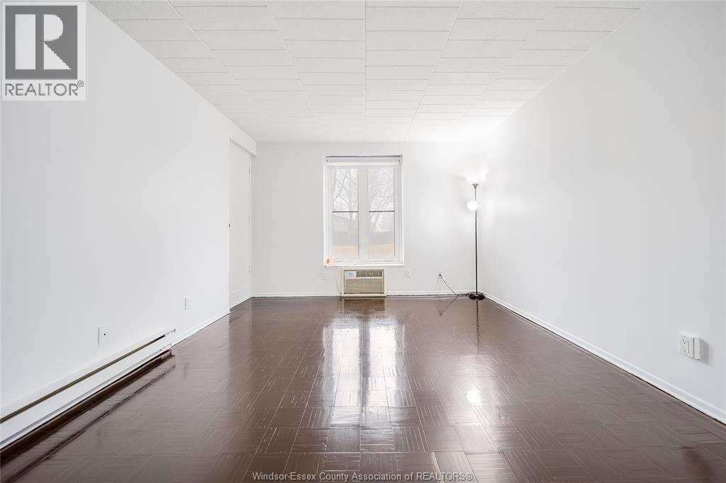 6502 Thornberry, Windsor, Ontario  N8T 2X2 - Photo 4 - 26003594