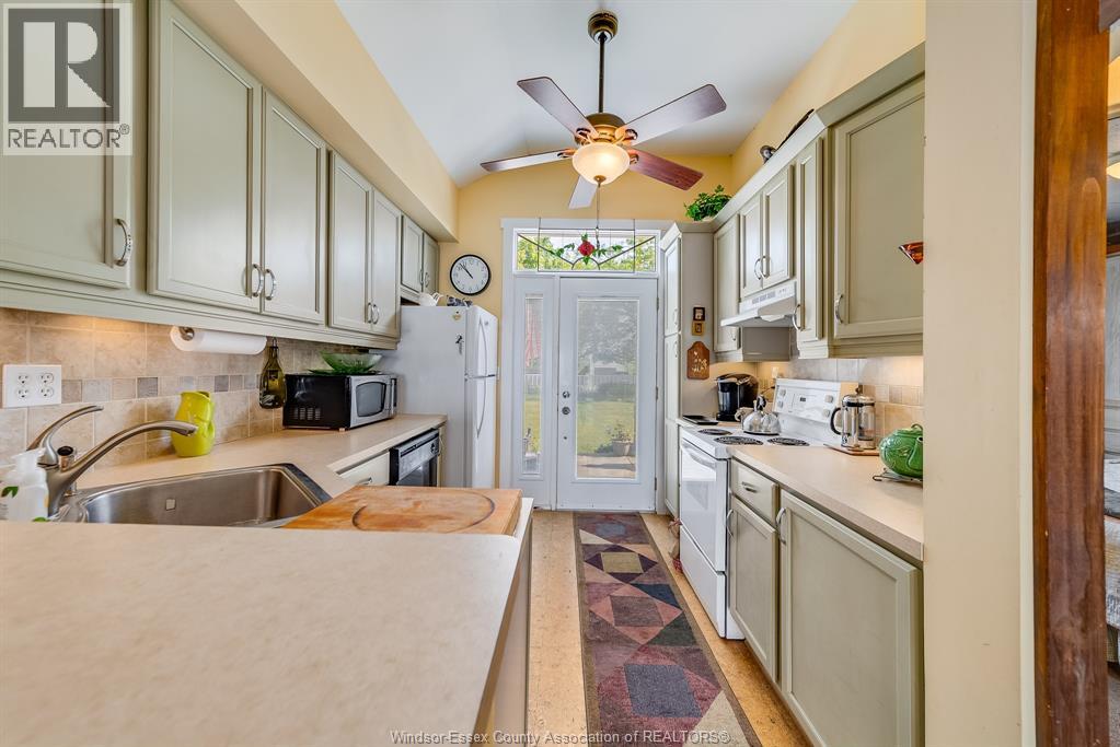 499 Lakeside Drive, Amherstburg, Ontario  N0R 1G0 - Photo 10 - 26003636