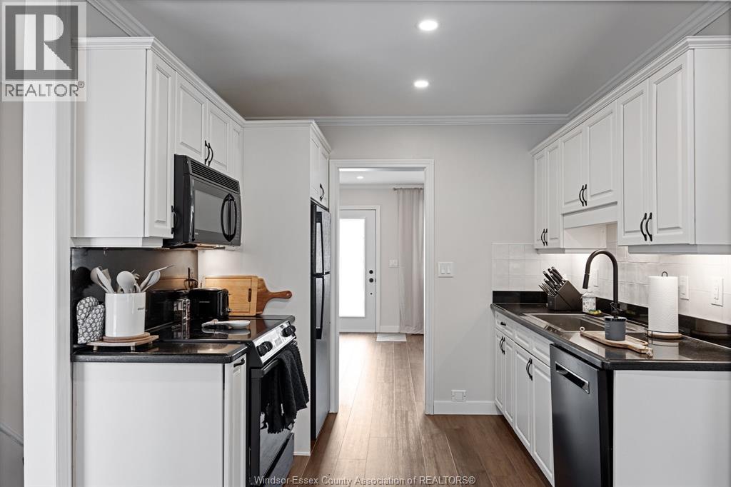 945 Laurier, Lasalle, Ontario  N9J 1M9 - Photo 11 - 26003957