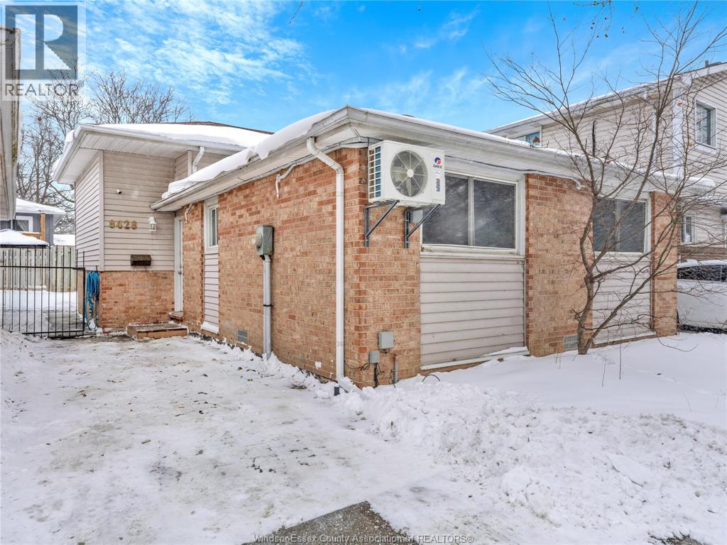 8428 DARLINGTON, Windsor, Ontario