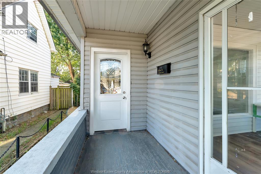437 Karl Place, Windsor, Ontario  N9A 5W2 - Photo 3 - 26004001