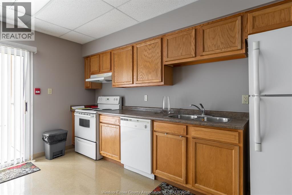 320 Village Grove Unit# 204, Tecumseh, Ontario  N8N 4X7 - Photo 22 - 26004135
