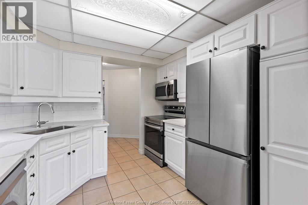 320 Village Grove Unit# 204, Tecumseh, Ontario  N8N 4X7 - Photo 6 - 26004135