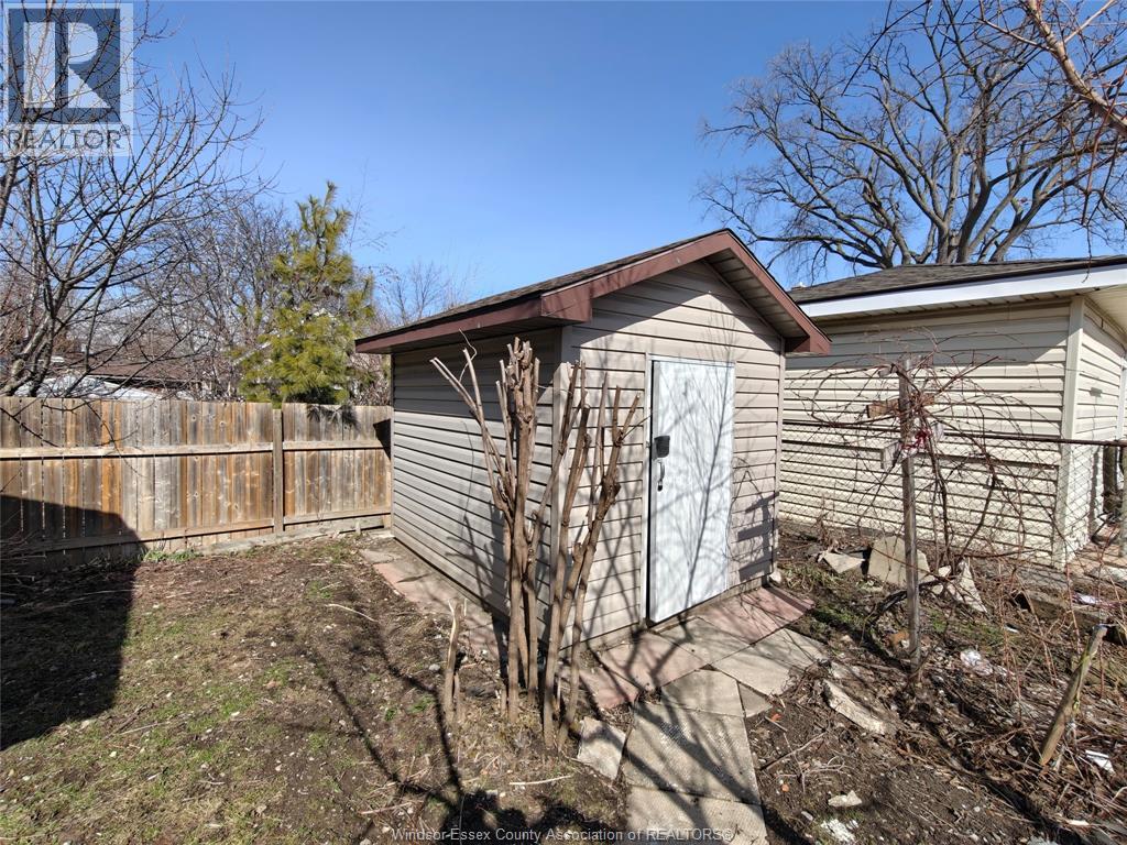 920 Lillian, Windsor, Ontario  N9A 1V5 - Photo 5 - 26004128