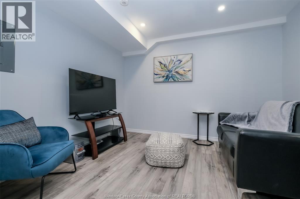 493 University Avenue West Unit# 4, Windsor, Ontario  N9A 5P9 - Photo 3 - 26004151