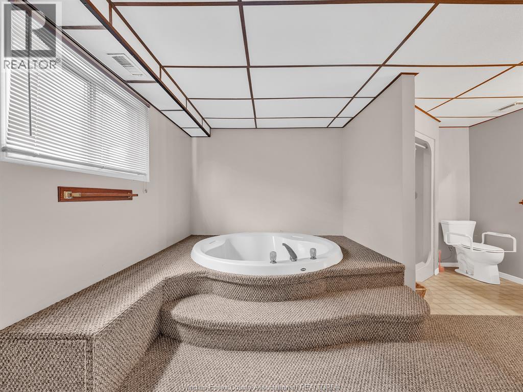 1632 Elmwood, Lakeshore, Ontario  N0R 1A0 - Photo 40 - 26004300