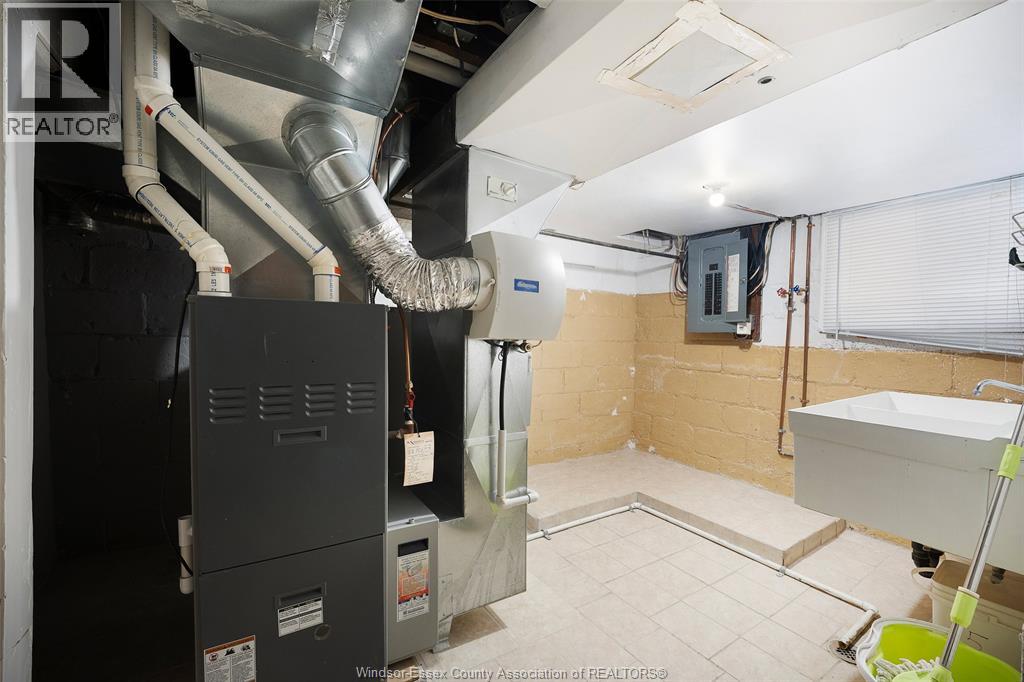 907 Gladstone Avenue Unit# Main, Windsor, Ontario  N9A 2R5 - Photo 20 - 26004257