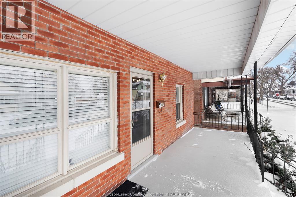 907 Gladstone Avenue Unit# Main, Windsor, Ontario  N9A 2R5 - Photo 4 - 26004257