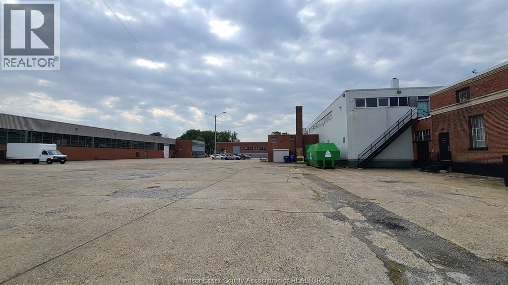 956 Mcdougall, Windsor, Ontario  N9A 3X3 - Photo 4 - 26004070