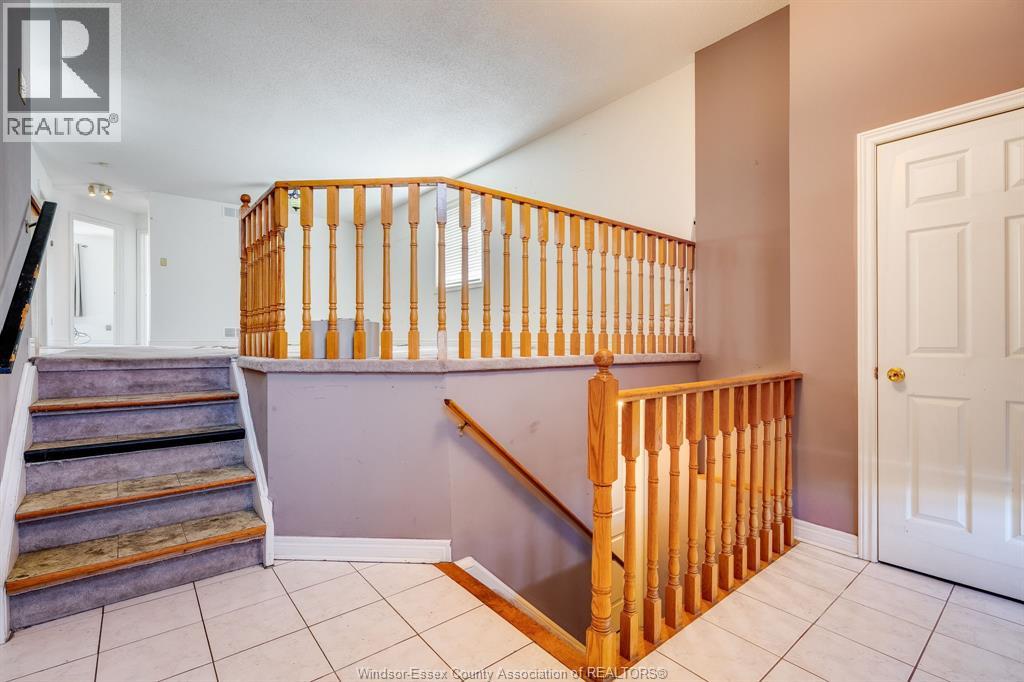 1610 Heatherglen, Tecumseh, Ontario  N8N 4B5 - Photo 2 - 26004452