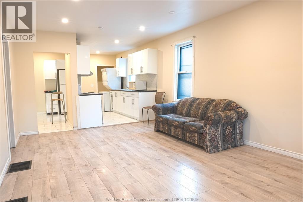 1025 Curry Avenue, Windsor, Ontario  N9B 2A6 - Photo 3 - 26004424