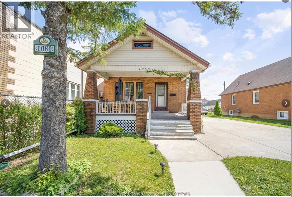 1060 Langlois, Windsor, Ontario  N9A 2H5 - Photo 1 - 26004511