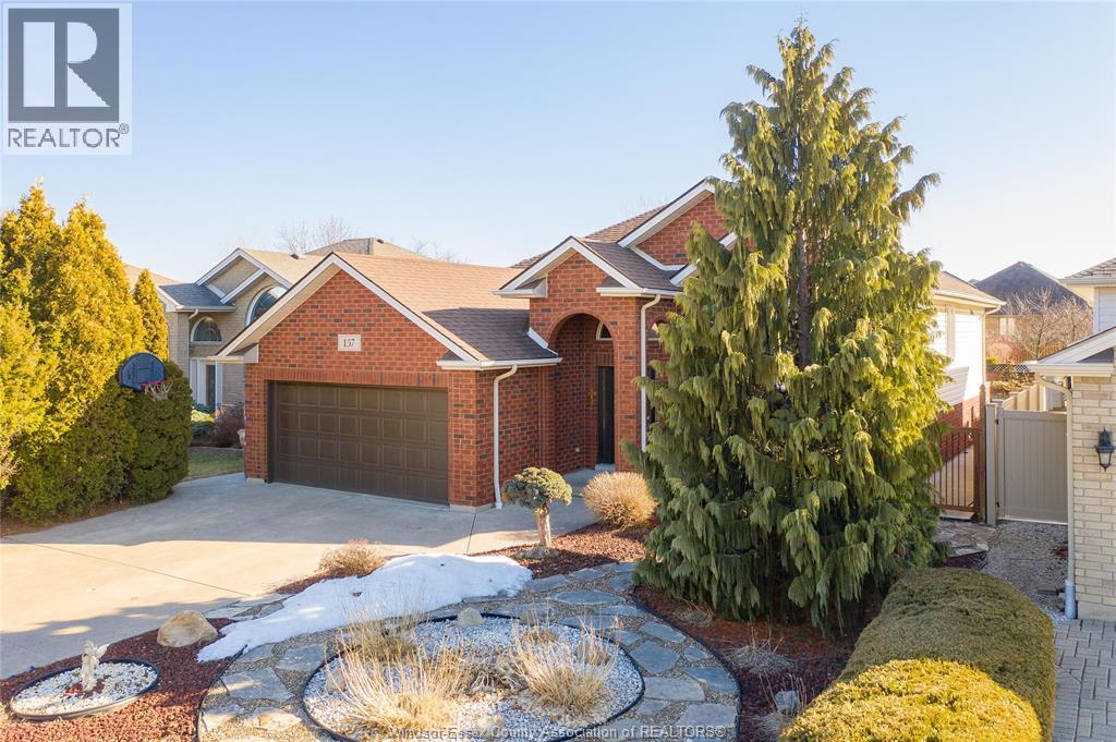 137 Amy Croft, Lakeshore, Ontario  N9K 1E6 - Photo 2 - 26004428