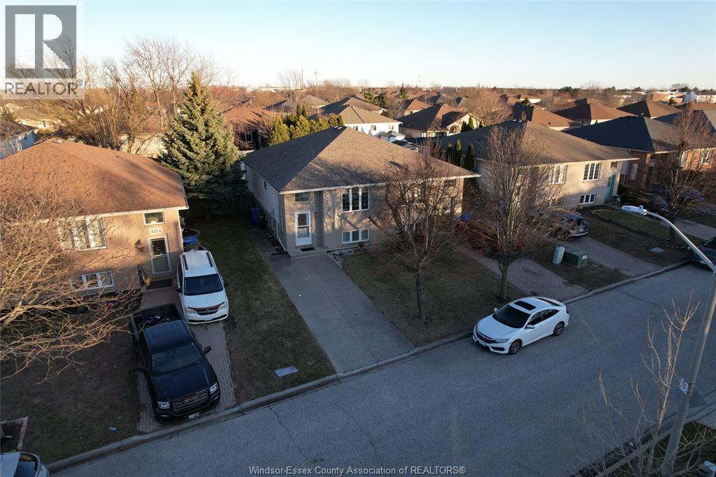 4218 Pioneer, Windsor, Ontario  N9G 2W7 - Photo 5 - 26004833